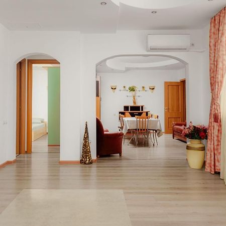 Heart Of Downtown 3 Rooms Apartment Self Check In بوخارست المظهر الخارجي الصورة
