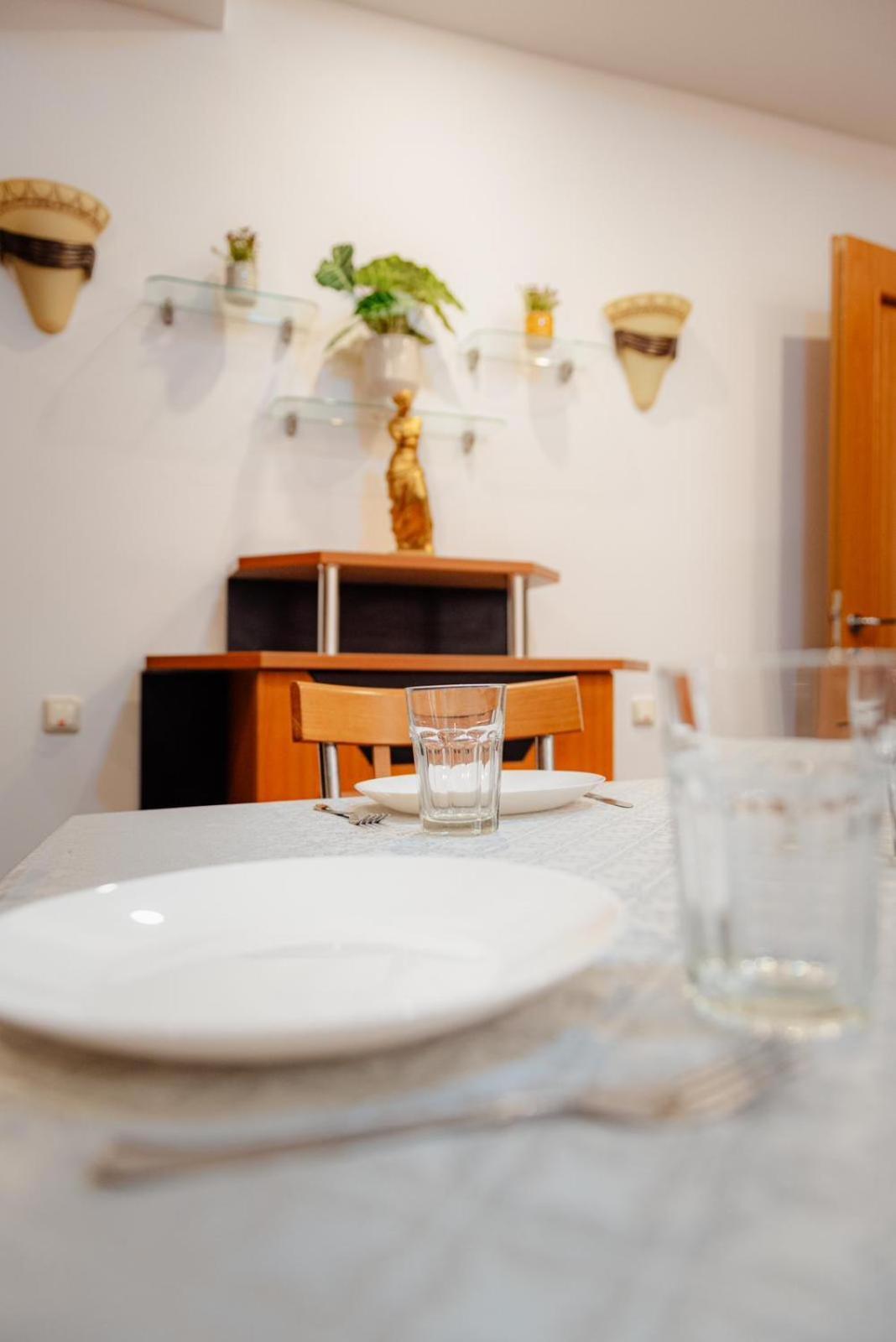 Heart Of Downtown 3 Rooms Apartment Self Check In بوخارست المظهر الخارجي الصورة
