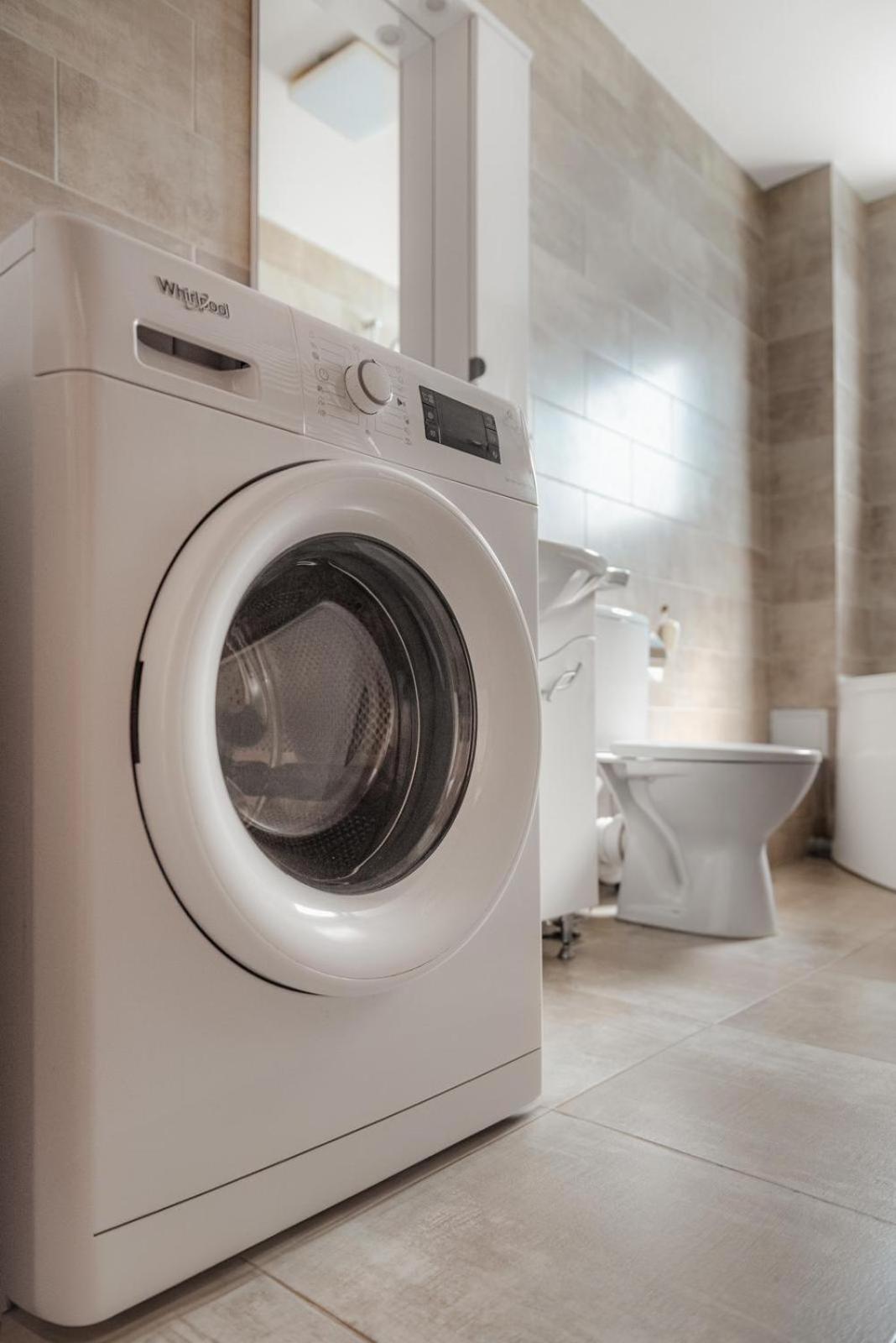 Heart Of Downtown 3 Rooms Apartment Self Check In بوخارست المظهر الخارجي الصورة