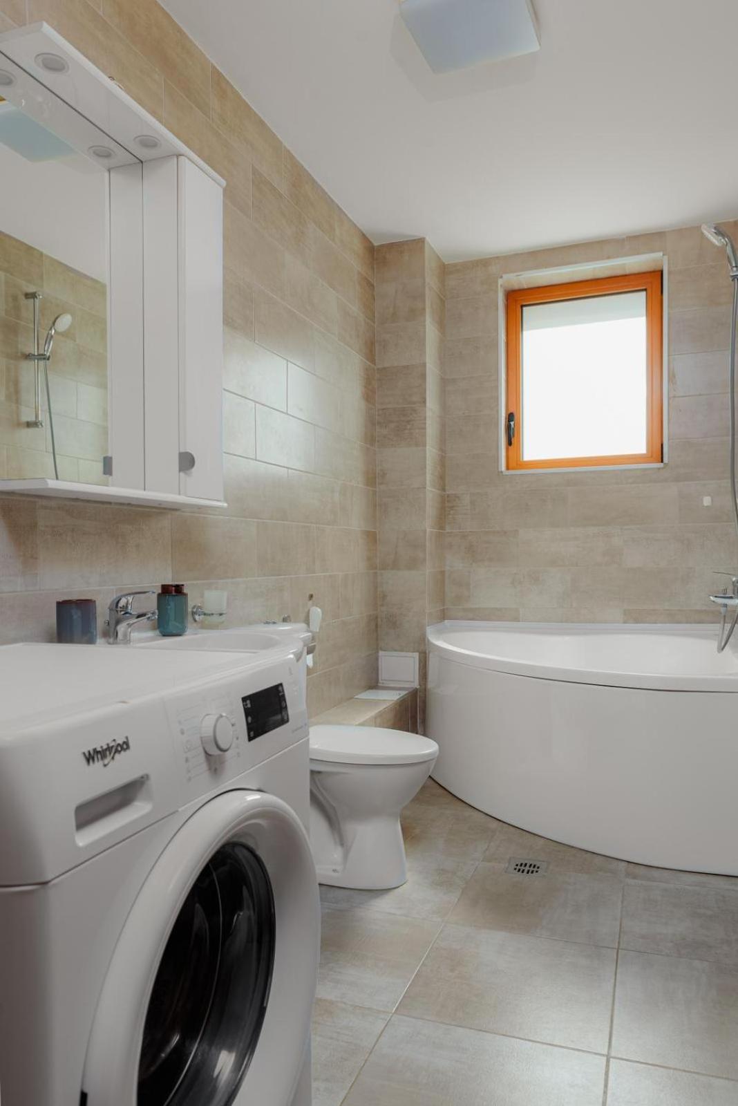 Heart Of Downtown 3 Rooms Apartment Self Check In بوخارست المظهر الخارجي الصورة