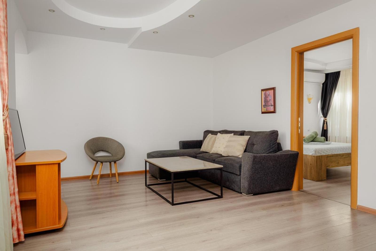 Heart Of Downtown 3 Rooms Apartment Self Check In بوخارست المظهر الخارجي الصورة