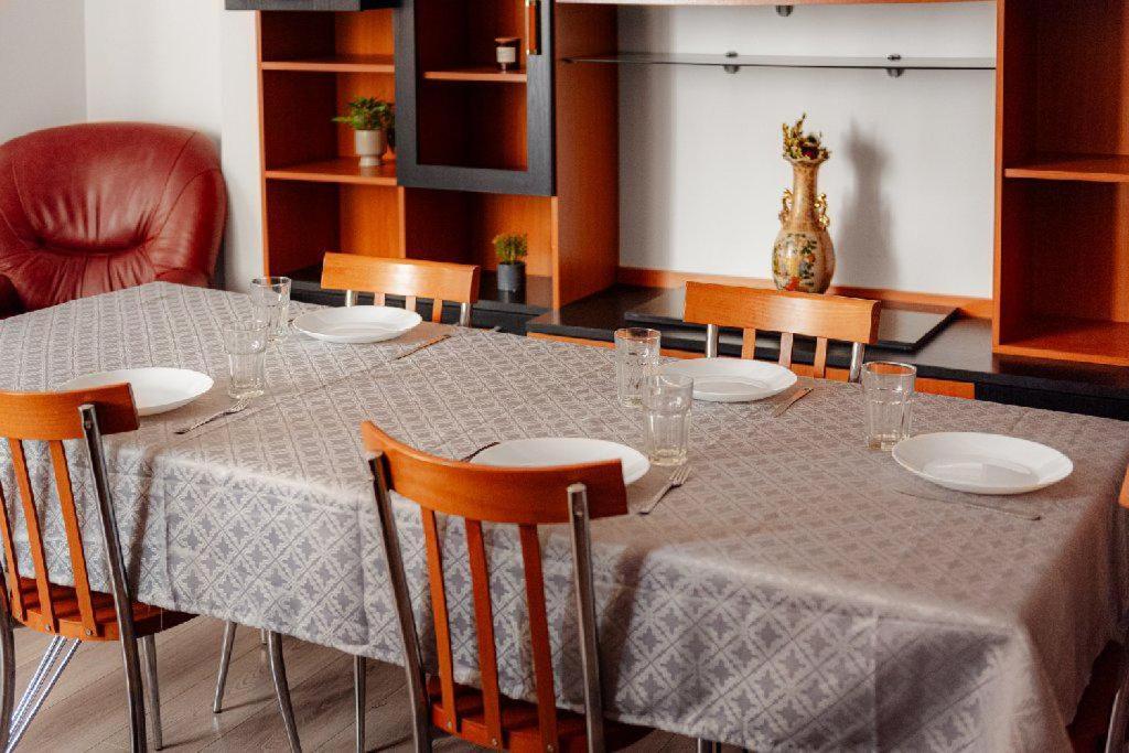 Heart Of Downtown 3 Rooms Apartment Self Check In بوخارست المظهر الخارجي الصورة