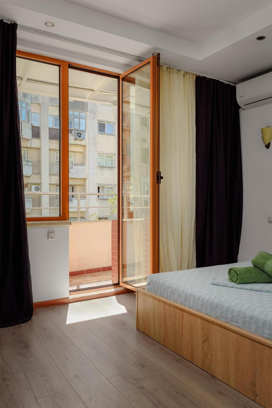 Heart Of Downtown 3 Rooms Apartment Self Check In بوخارست المظهر الخارجي الصورة
