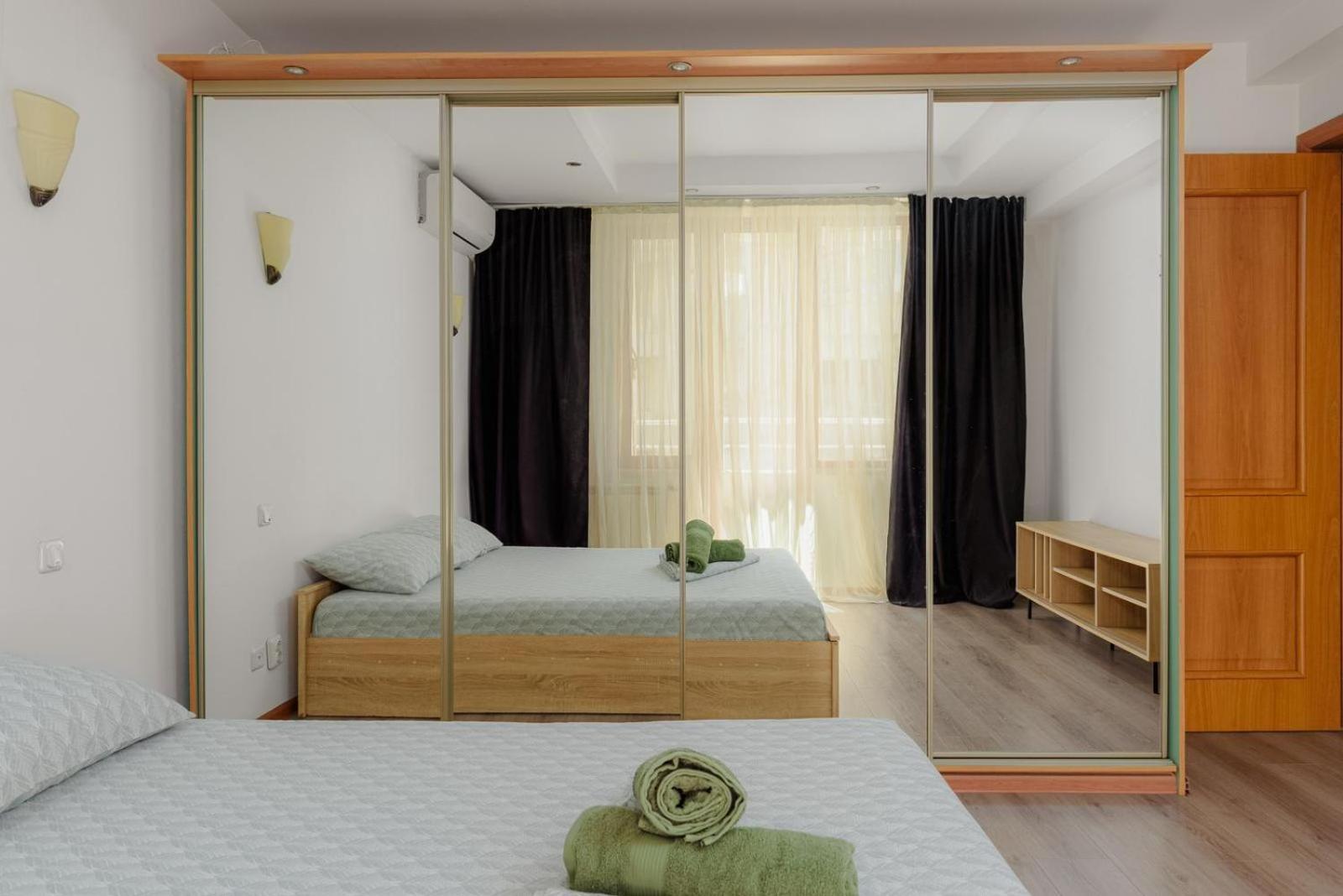 Heart Of Downtown 3 Rooms Apartment Self Check In بوخارست المظهر الخارجي الصورة