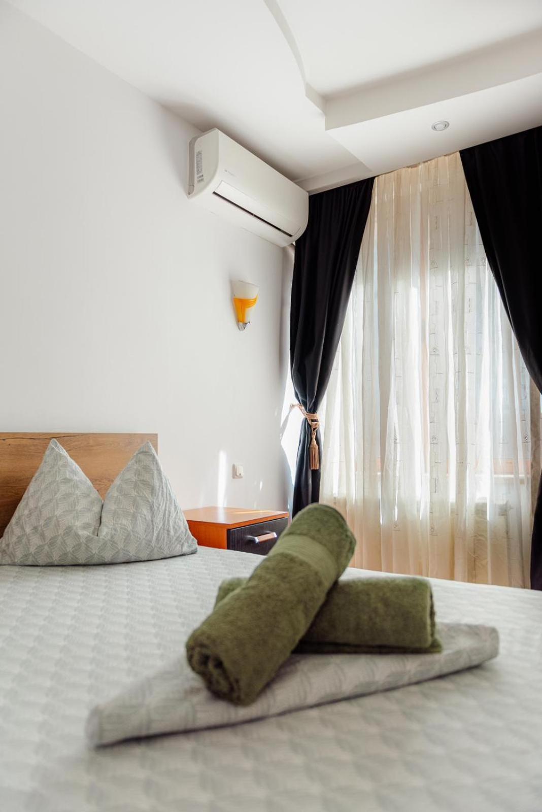 Heart Of Downtown 3 Rooms Apartment Self Check In بوخارست المظهر الخارجي الصورة