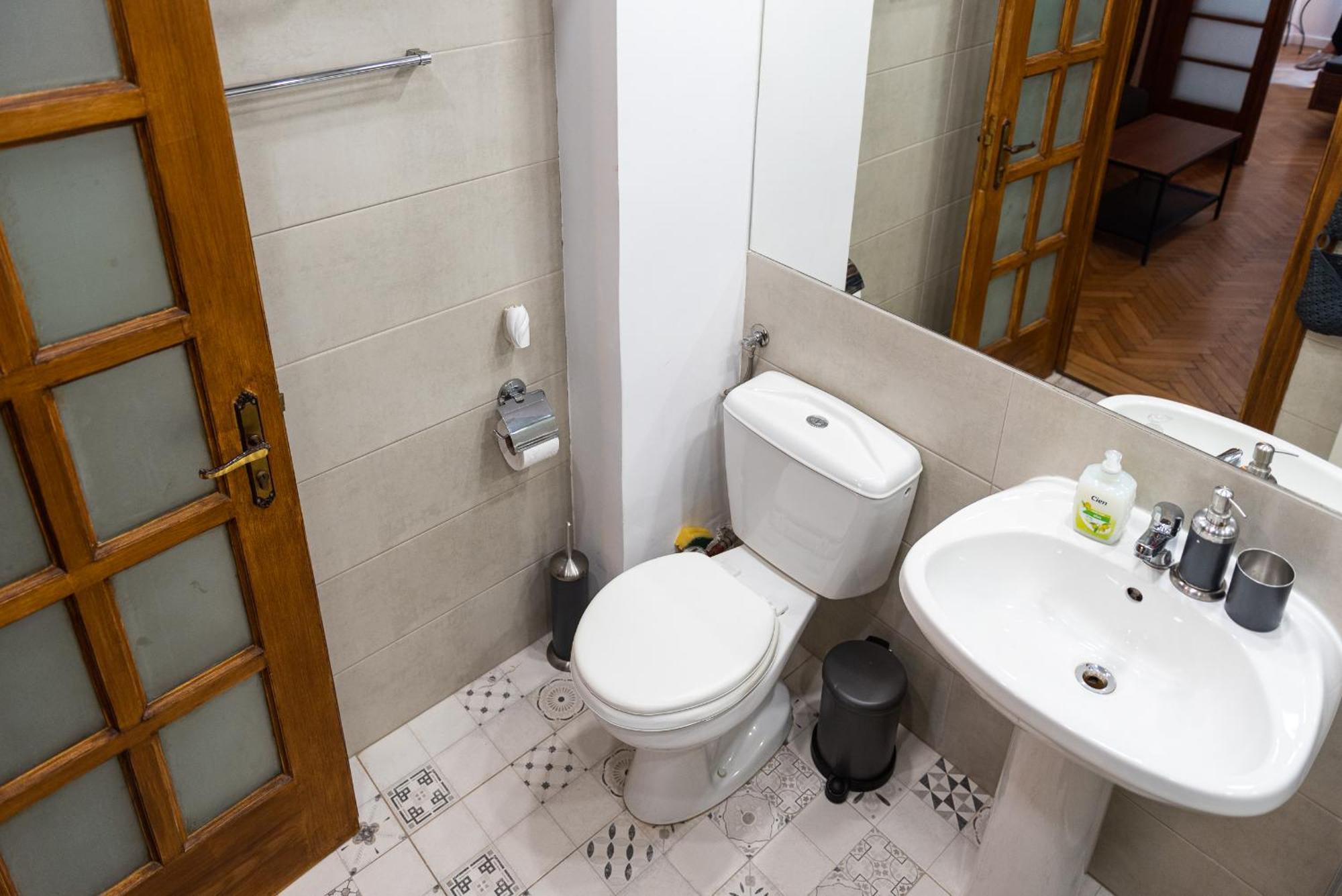 Heart Of Downtown 3 Rooms Apartment Self Check In بوخارست المظهر الخارجي الصورة